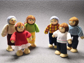 Набор кукол семья А-048 (бабушка и дедушка, мама и папа, девочка и мальчик)