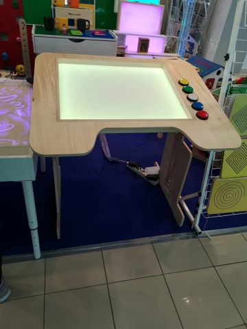 Стол для детей с ОВЗ многофункциональный со свет.эффектами (регулируемая высота и столешница)