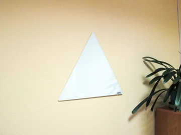 Треугольная стеклянная магнитно-маркерная доска Т90