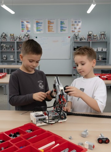 Комплект Конструктор MINDSTORMS EV3 45544 Базовый набор + Конструктор MINDSTORMS EV3 45560 Ресурсный